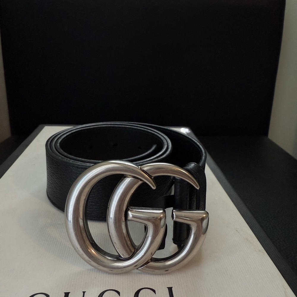 Gucci Black Leather Belt with Bold Silver GG Buckle
